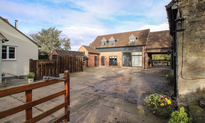 Eaton Mascott House | THE LAWLEY, family friendly, luxury holiday cottage in Dorrington