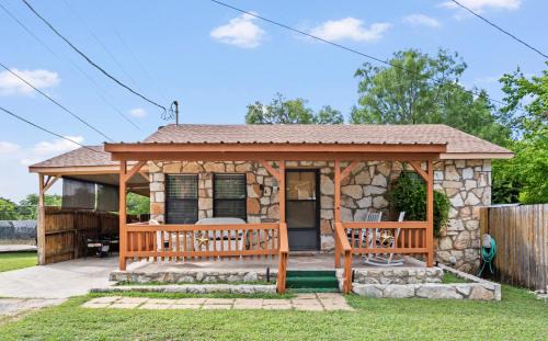 Bandera House | The Lazy Spur