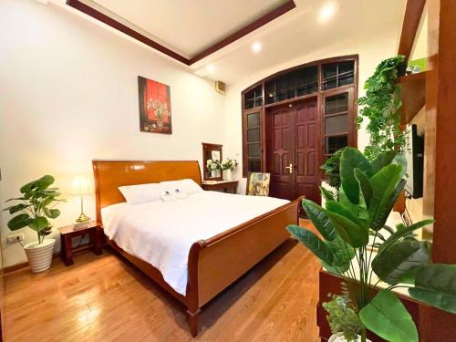 Tay Ho Apartment | The leaf room - West Lake area