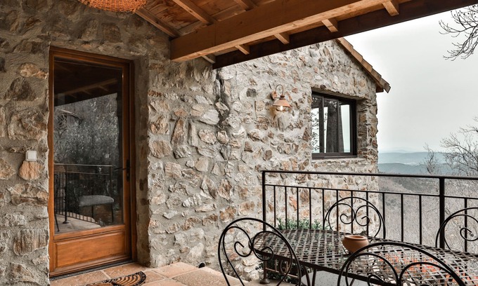 Saint-Laurent-du-Pape Apartment | The Leap of the Wolf
