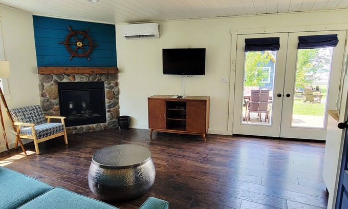 Alexandria Bay House | The Ledges Resort and Marina, Shipwatch