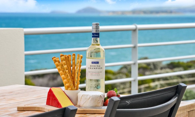 Fleurieu Peninsula House | The Lido Beach House at Pt Elliot beachfront home with spectacular sea views.
