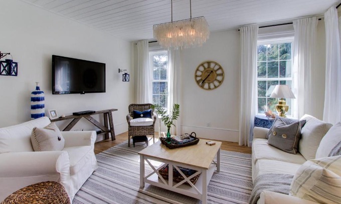 Agate Beach House | The Lighthouse at Starfish Cove