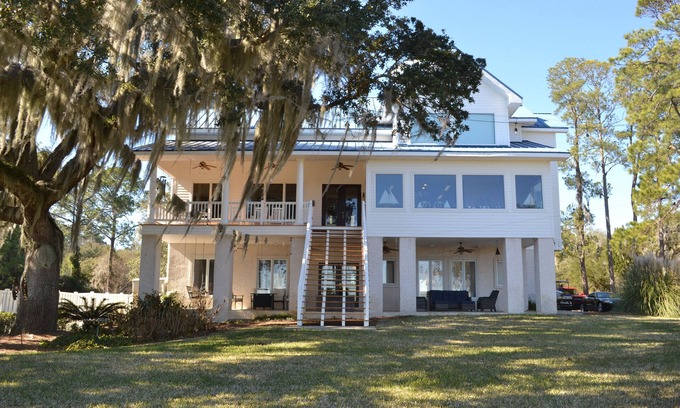 Sunbury House | The Lighthouse at Sunbury w/Deep Water Private Dock for your Boat