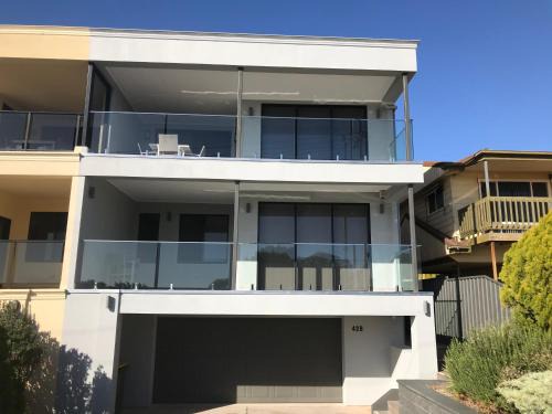 Port Hughes House | The Lighthouse - Beachfront Accommodation