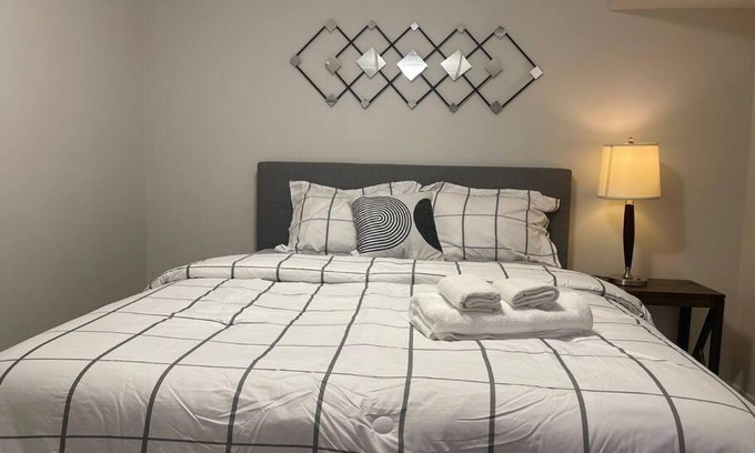 Winnipeg House | The Lighthouse Suite A Modern 2 Bedrooms Haven