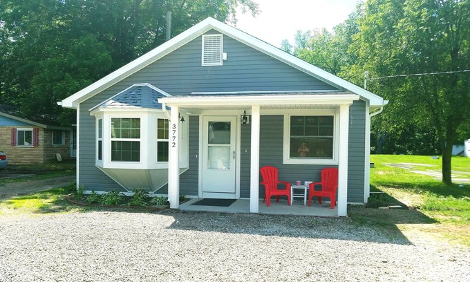 North Lakeport House | The Lighthouse Cottage - Sleeps 8
