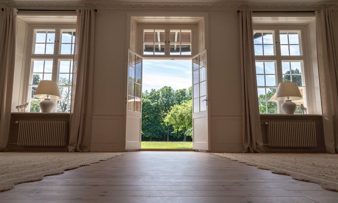 Kirke Saaby House | The Lille Slot country house, built at the beginning of the 19th century.