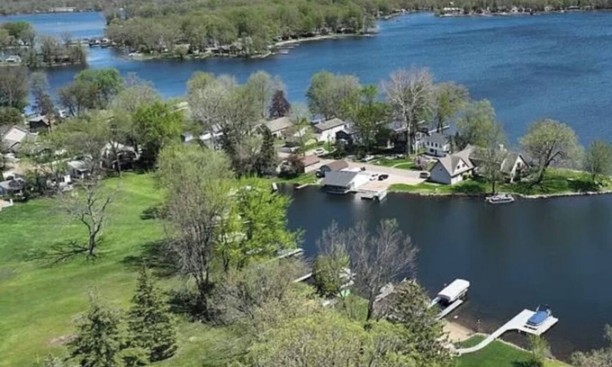 Lakeland Cottage | 🌟”The Lily Pad” Cottage🏡🚣‍♀️Strawberry Lakefront Fun on the Huron River Lake Chain!