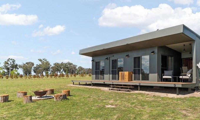 Frog Rock Cottage | The Linburn Cottage of luxury nWine, relaxation and country charm.