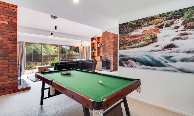 Mansfield House | The Link Mansfield - Family Friendly Home - Sleeps 11