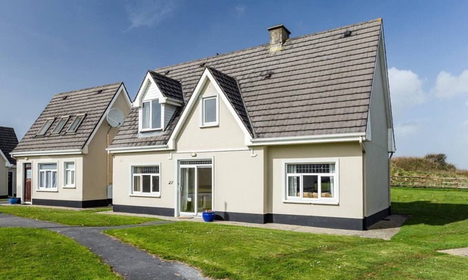 Lahinch House | The Links 27, Family Holiday Home 500M walk to Lahinch
