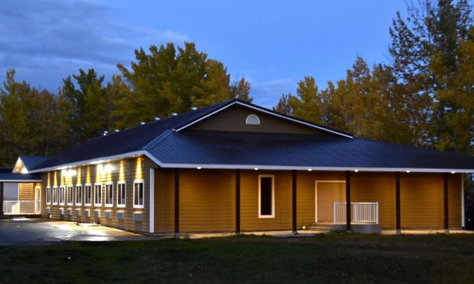 Chetwynd Hotel | The Lion Inn & Suites