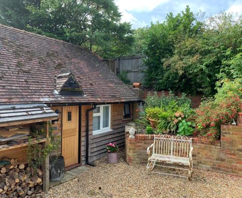 Hindhead Bed & Breakfast | The Little Barn - Self Catering Holiday Accommodation