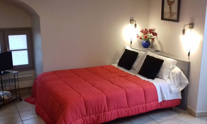Le Puy-en-Velay Apartment | The Little Dyke at the foot of the Aiguilhe Rock