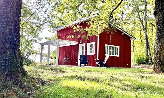 Frayssinet-le-Gelat Cottage | The little house on the edge of the woods