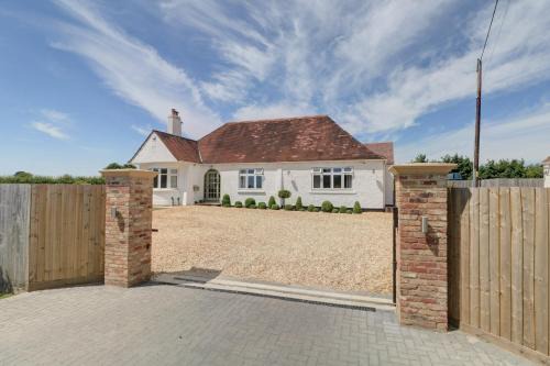 Malmesbury House | The Little Paddock