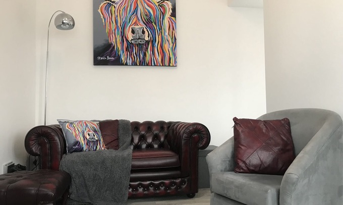 Vale of Glamorgan House | THE LODGE.New Cosy contemporary property positioned a Few mins walk to the beach