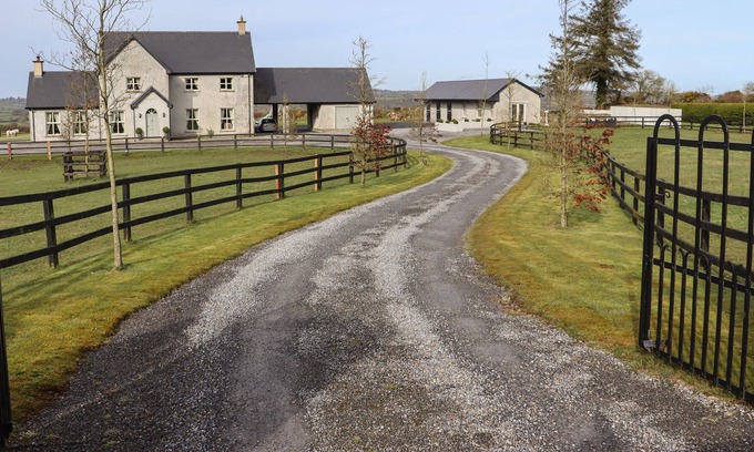 South Tipperary Cabin | THE LODGE, pet friendly in Ballingarry, County Tipperary
