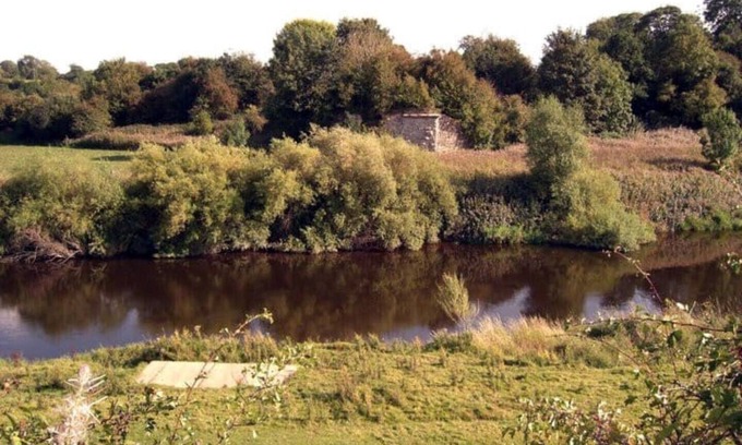 Stoney Stretton Cottage | The Lodge, Shrawardine Castle, hot tub,wild swim