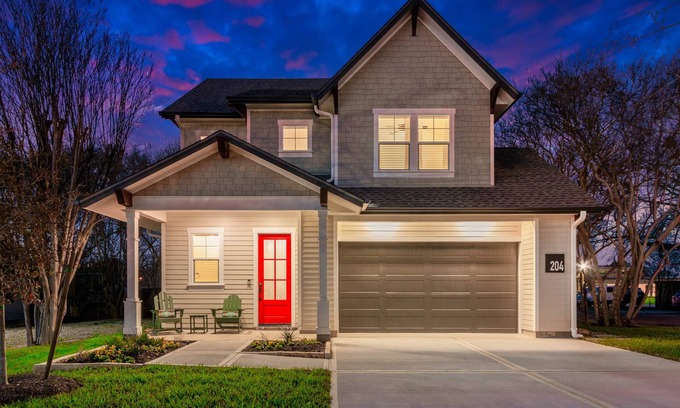 Conroe House | The Lodge | Uptown Conroe