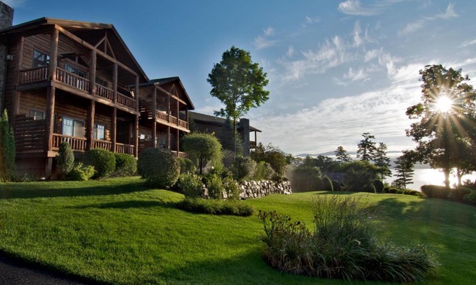 Lake George Resort | The Lodges at Cresthaven