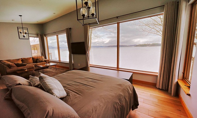 Newport Center Apartment | The Loft at Parallel 45 – Modern Lakefront Escape on Lake Memphremagog