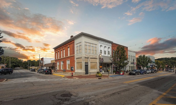 Buchanan Apartment | The Loft Buchanan - Chic Industrial Loft in Historic Downtown