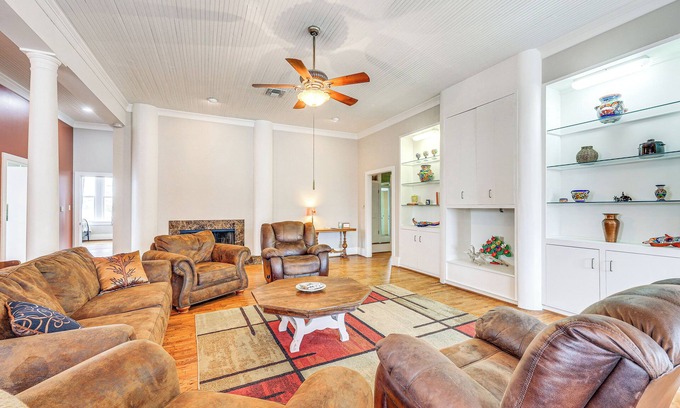 Hondo Apartment | 'The Loft' - Historic Dtwn Hondo Apt w/Balcony