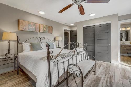 Colorado Springs Apartment | The Loft ~ Smart TV ~ FirePit ~ Self Check-In