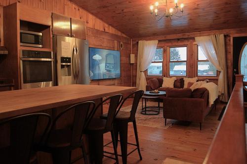 North Algona Wilberforce Ski Chalet | The Log Haus An Countryside Escape