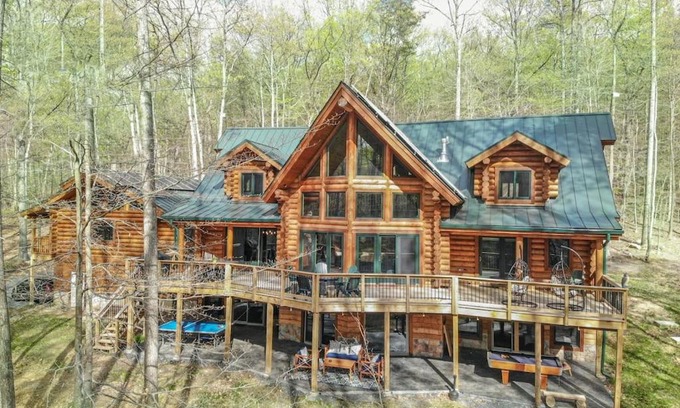 Dickerson House | The Log House at Sugarloaf Mountain MD