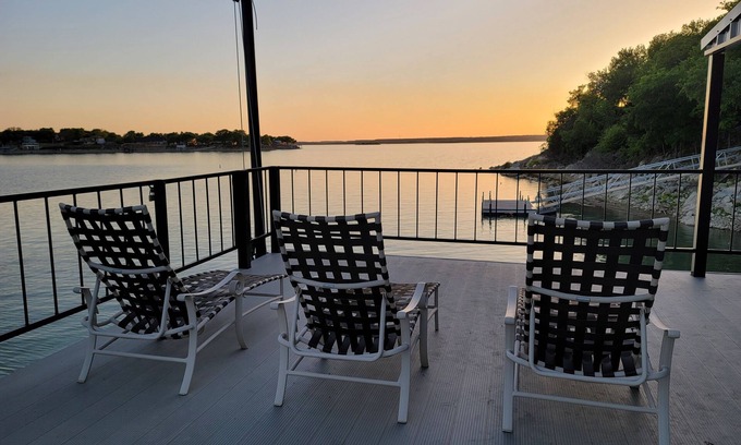 Lake Bridgeport House | The Lookout at Lakewood, Lakefront Paradise with Ultimate Entertainment, Hot Tub and Dock