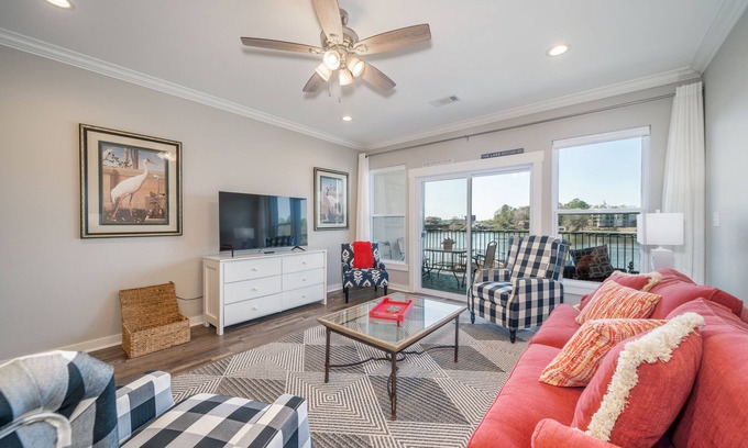Lake Hamilton House | The Lookout - Lake Views, Swim, Fish, & More!
