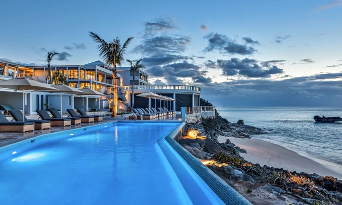 Smith's Hotel | The Loren at Pink Beach