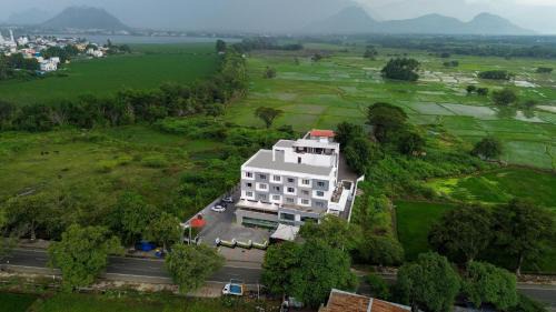 Palani Hotel | The Lotus Hotel Visakka Palani