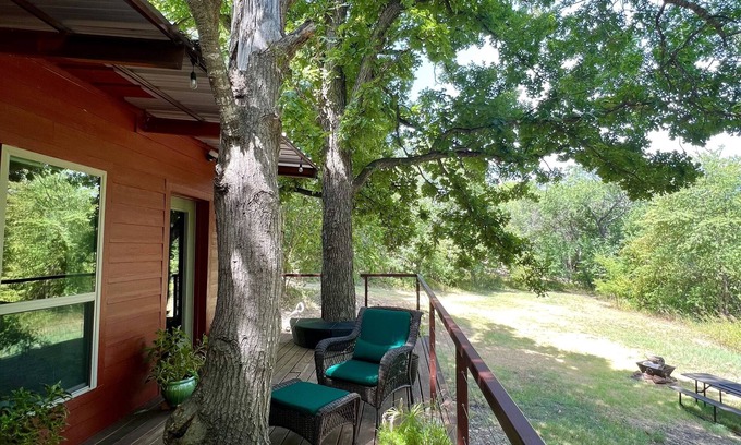 Gainesville Cottage | The Love Shack at Moss Lake