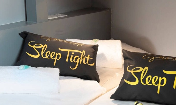 Wrexham Apartment | The Lower Gathering - Wrexham Town Centre - Sleeps Up To 10
