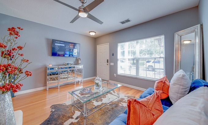 Lake Mary House | The Lux At Lake Mary in Quiet Gated Community.