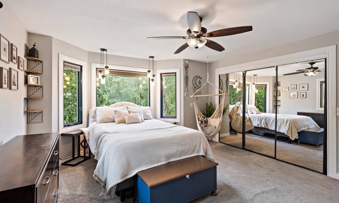Old Seward - Oceanview Apartment | The Luxury Loft in Anchorage
