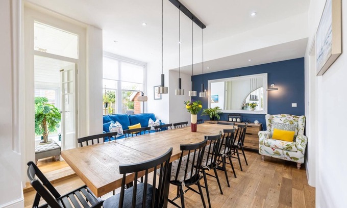 New Forest District Ski Chalet | The Lymington Hub Slps 13 hot tub/chef/spa