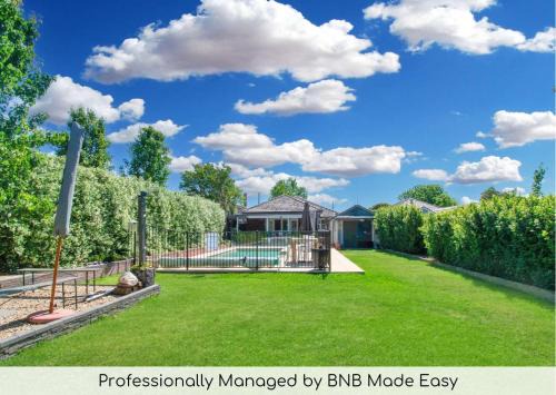 Turvey Park House | The Macleay - Poolside Entertainer, Pets Allowed