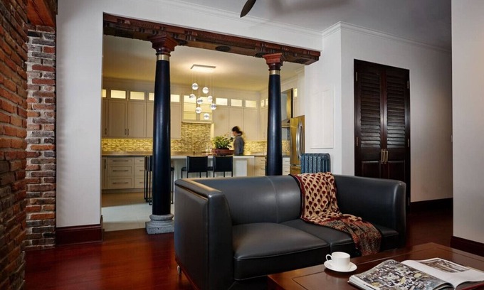 Belleville Apartment | The Madder Suite at Blue Violin