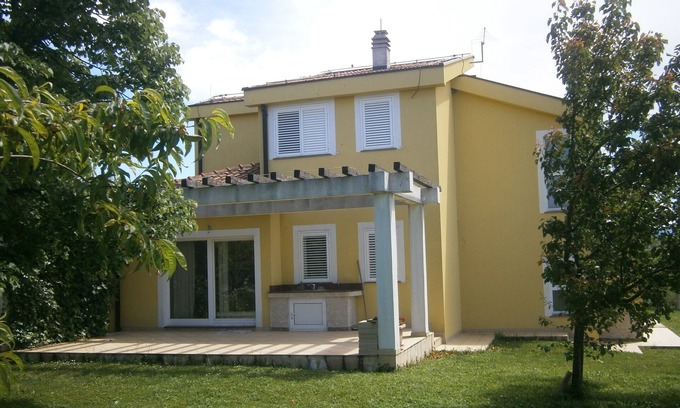 Blizanci Villa | The magnificent VILLA IVANKA with a beautiful garden and orchard