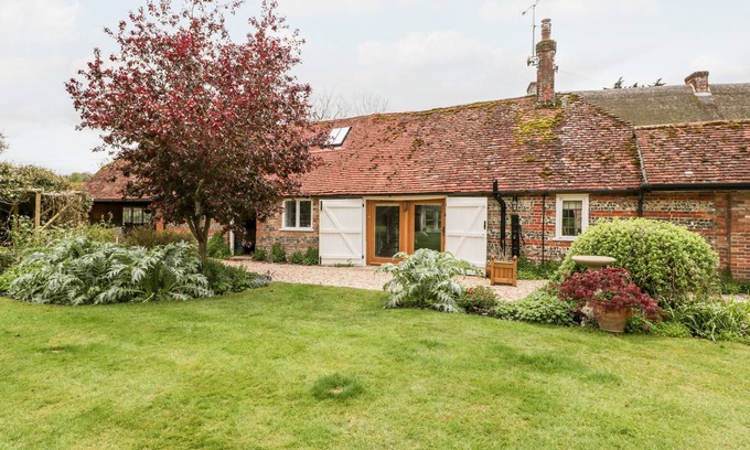 Blandford Forum Cottage | THE MALTHOUSE, pet friendly, with a garden in Blandford Forum
