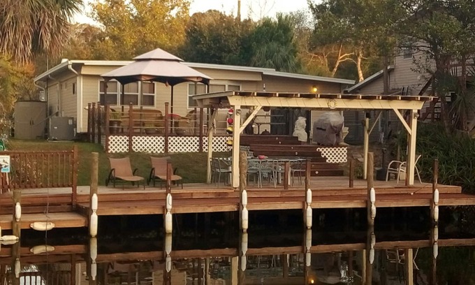 Weeki Wachee Gardens House | The Manatee Hideaway-3Bed-2Bath-2Deck-50'Dock-6Kayak& Canoe-Adventure Awaits You