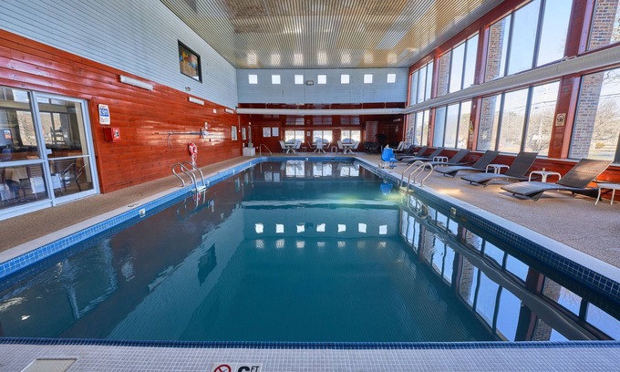 West Yarmouth Hotel | The Mariner Resort Cape Cod by The Red Collection