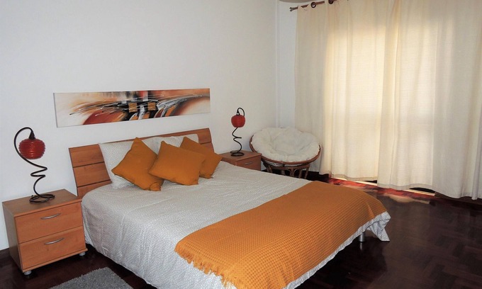 Se Apartment | THE MARKET SQUARE HOUSE-See the beach from the city heart