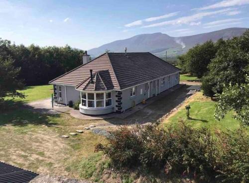 Kells House | The Marshes - Large home, short drive to beach