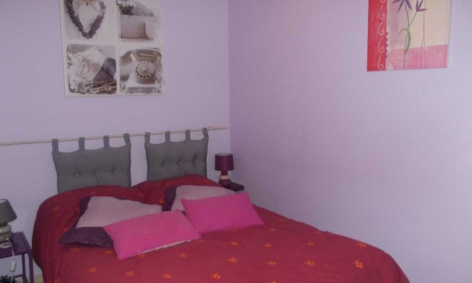 Aubigny House | The "Mauve" room for two people